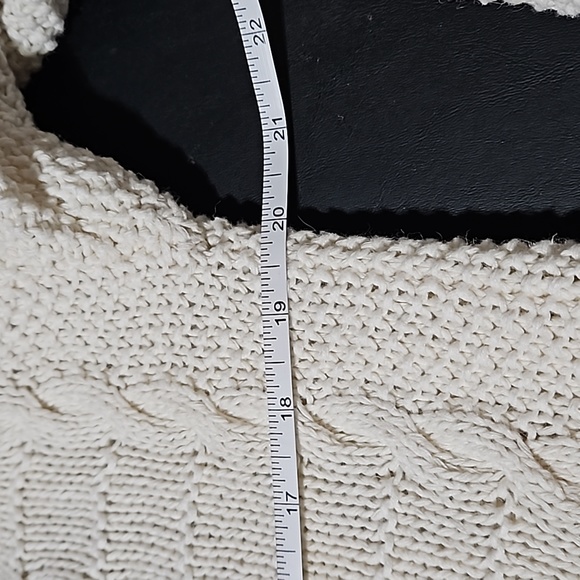 The Eagle's Eye Vintage Hand Knit White & Blue Cable Knit Cardigan Size Medium - Picture 12 of 13